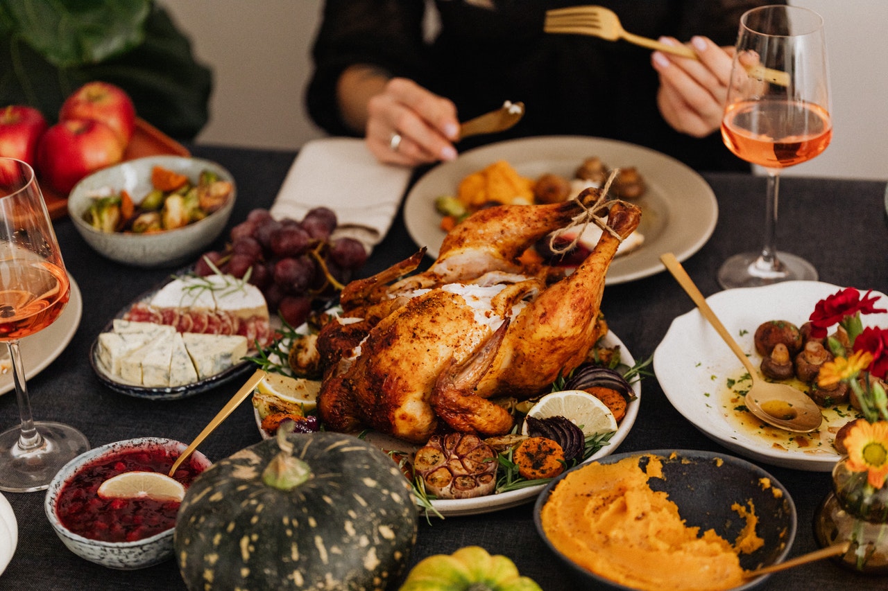 Thanksgiving table filled with low carb food options.